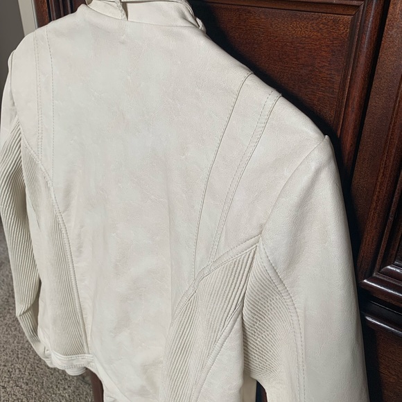 Women's Gorgeous Leather Jacket, purchased in Italy**** - Picture 6 of 15